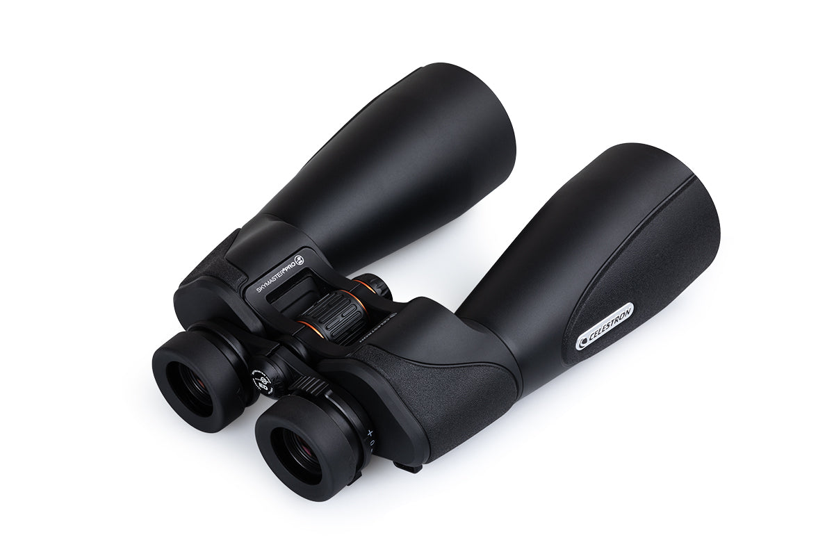 SkyMaster Pro ED 15x70 eyepiece and focus-wheel view